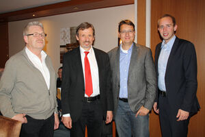 Stehen zusammen: D.Dierks, A. Schilling, P.Wengelowski, D. Rohde (MdB)